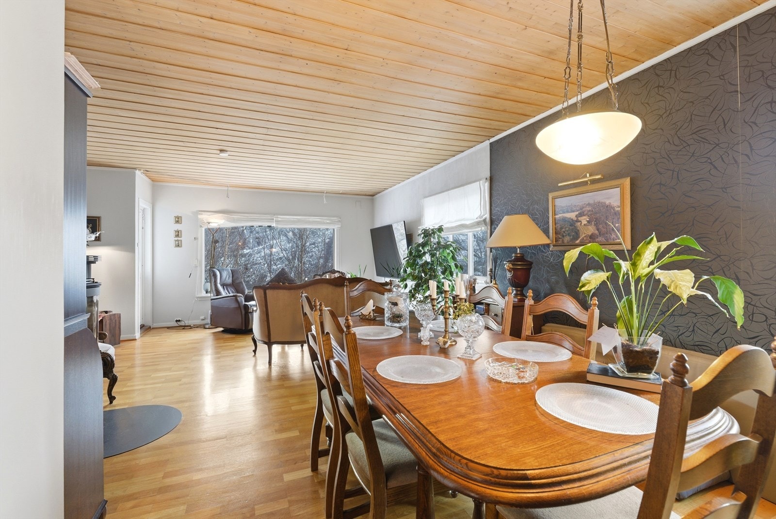 God plass til spisebord for hele familien. Galleribilde