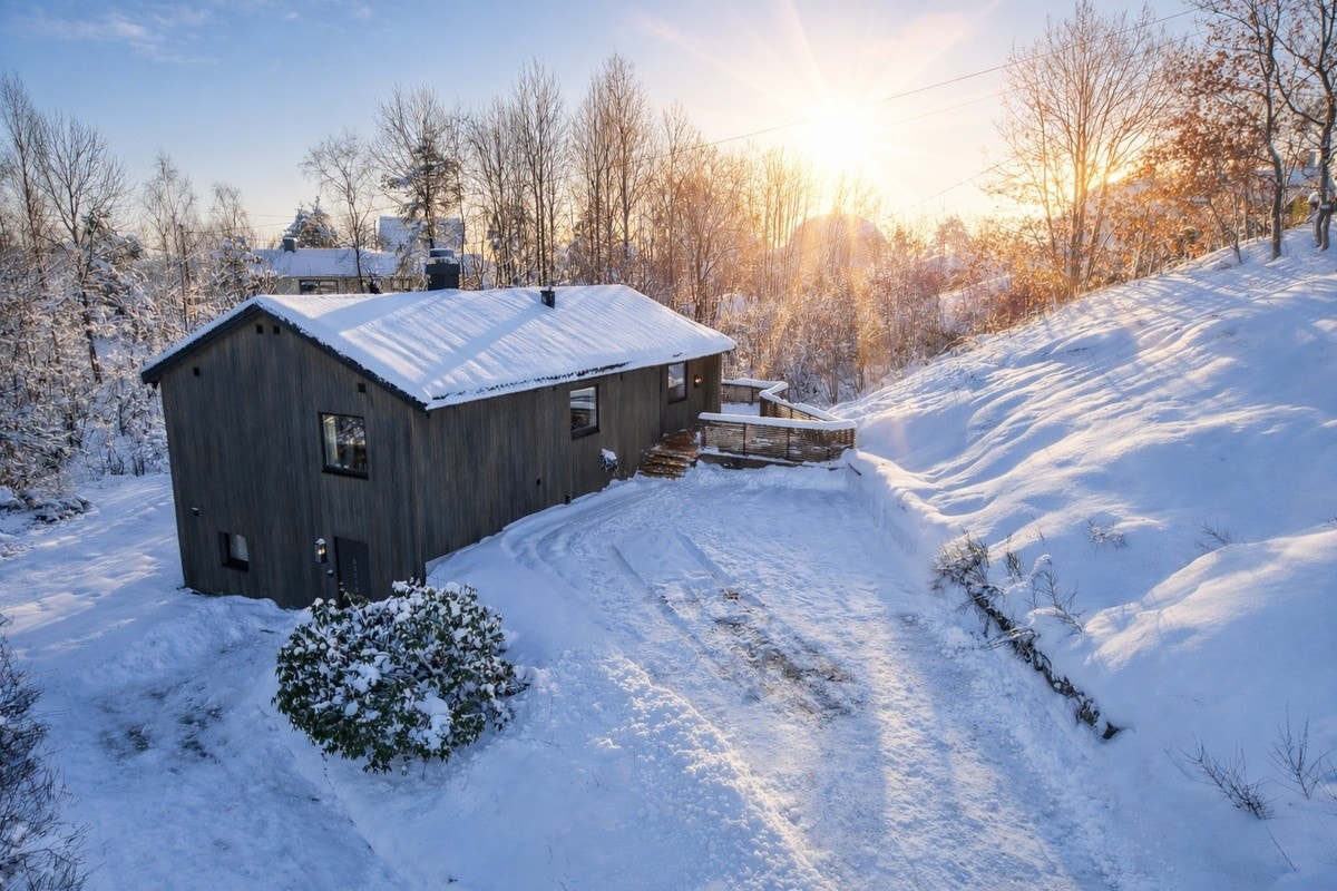 Parkeringsplass forran egen inngang. Galleribilde