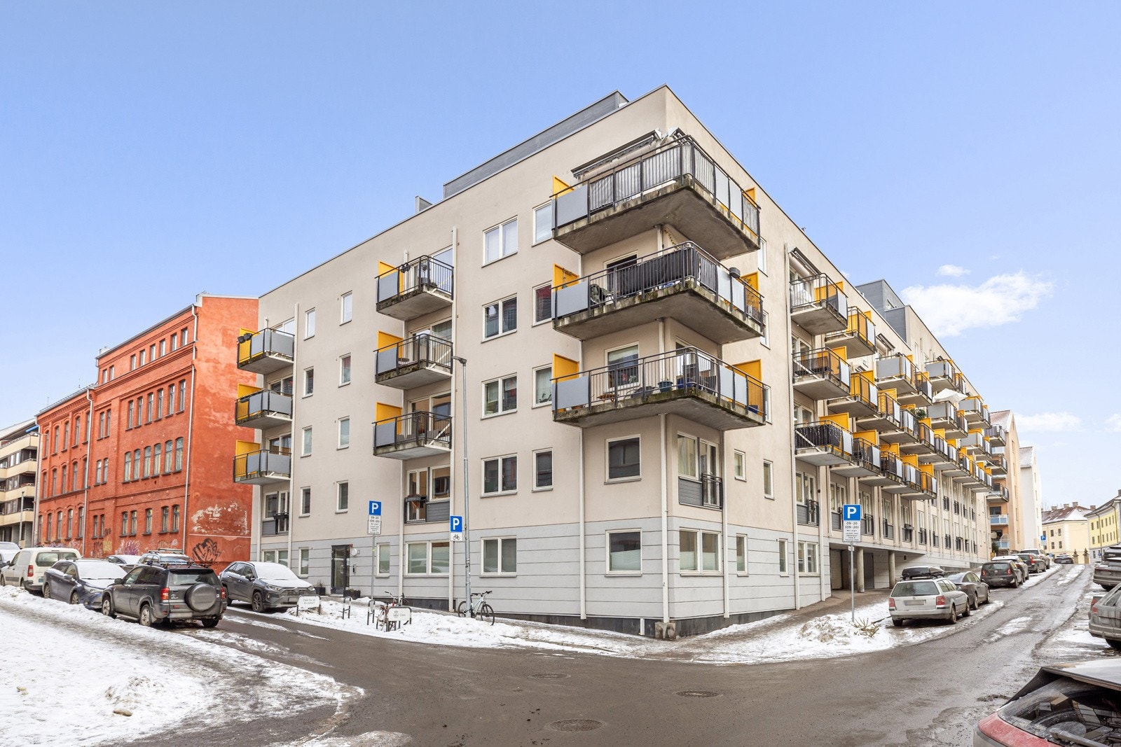 Her har du fordelen av å bo i et trygt og stille område, samtidig som du har alt av servicefasiliteter rett utenfor døren! Galleribilde