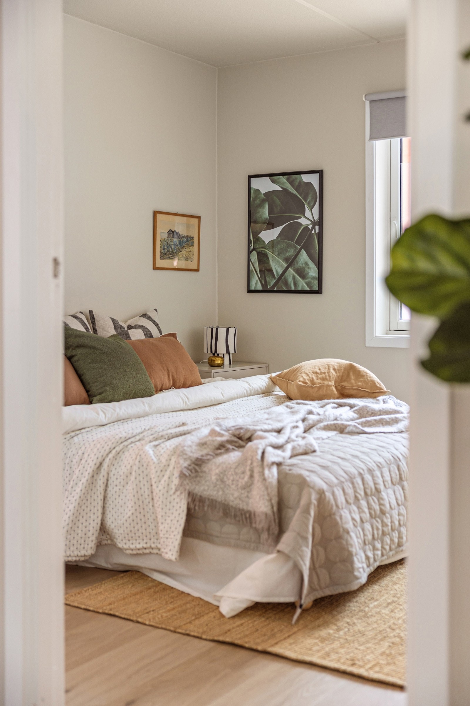 Leiligheten har et lyst og innbydende soverom av god størrelse. Galleribilde