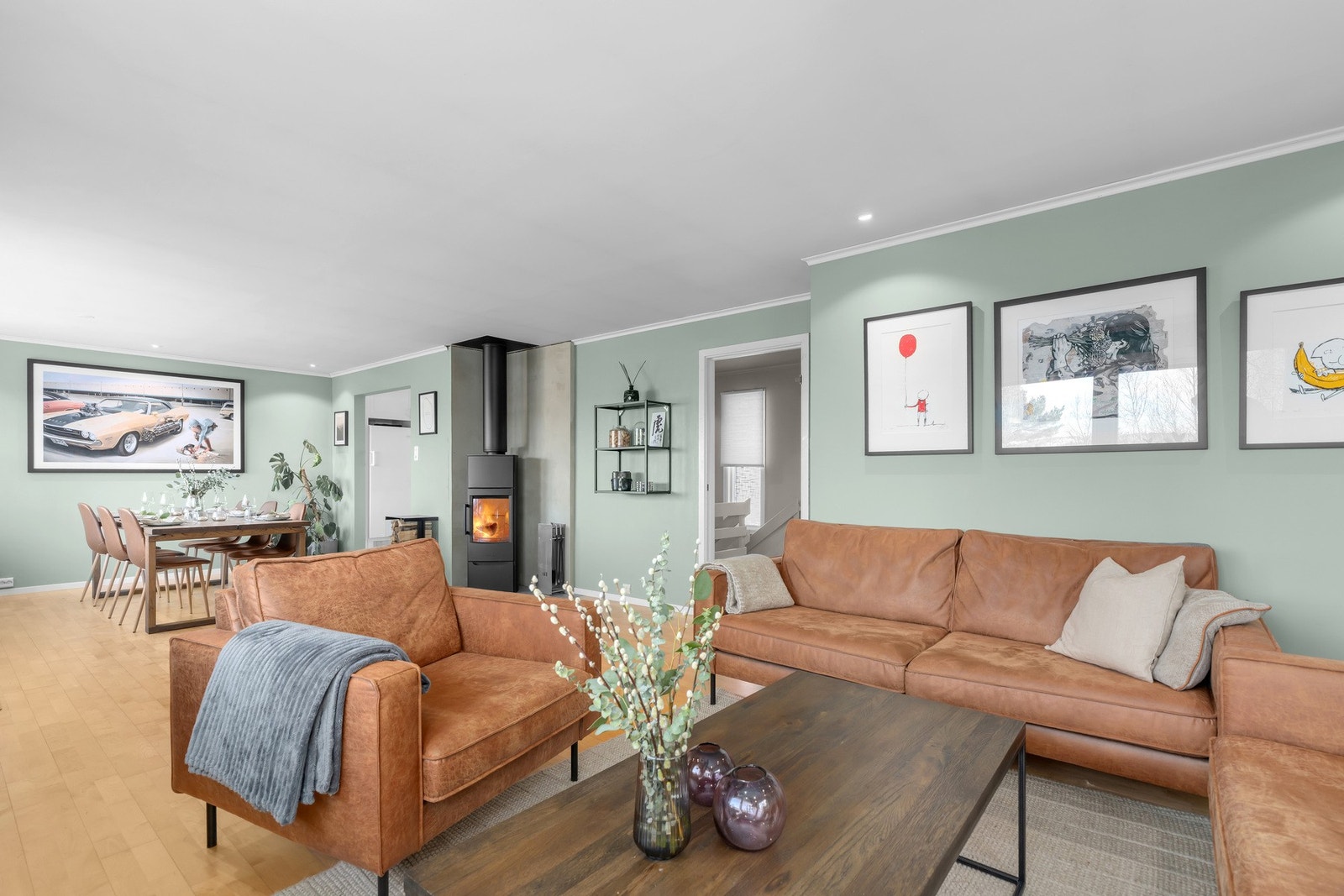 Komfortabel stue med varme og atmosfære Galleribilde