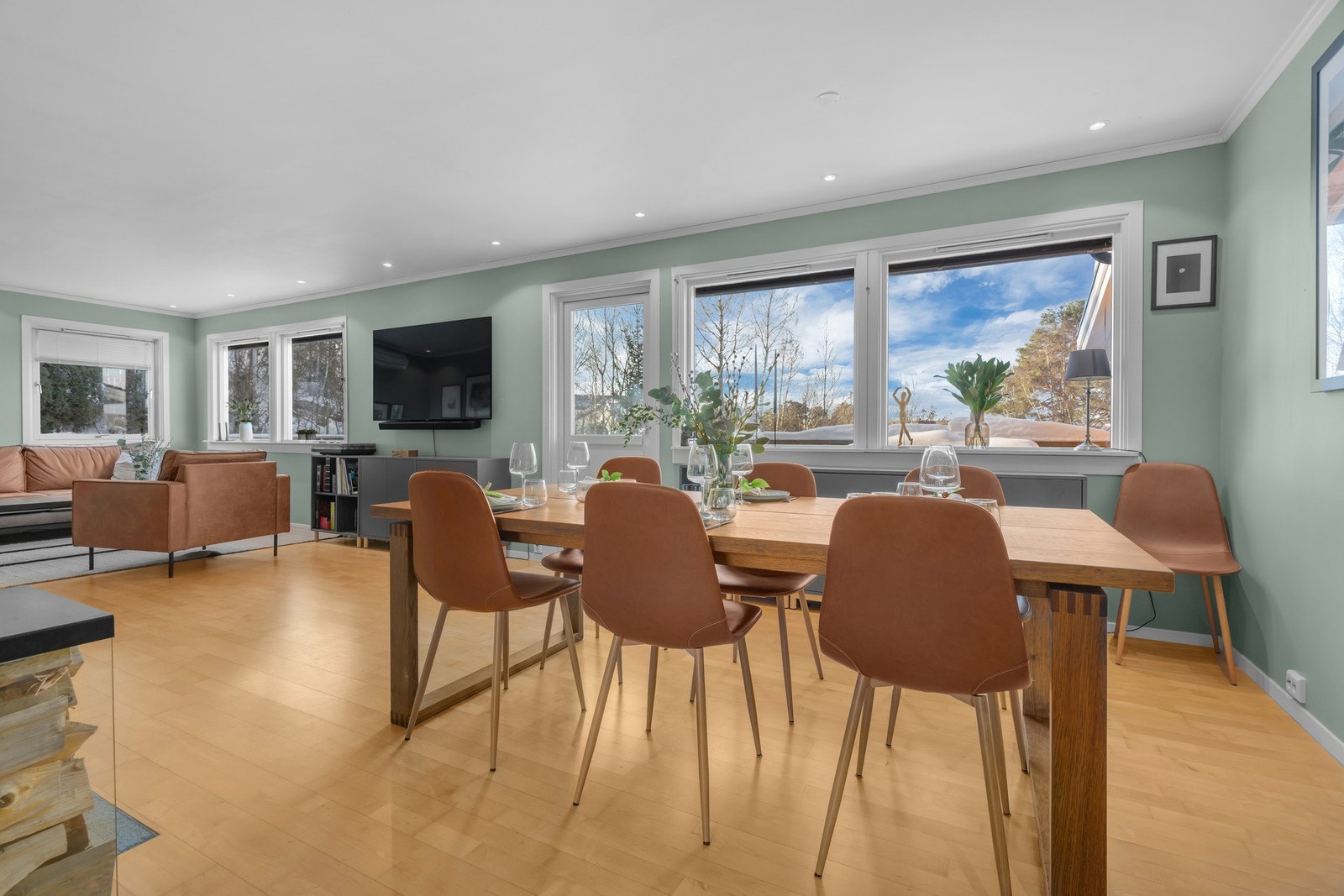 Sosial spisestue med god romfølelse Galleribilde