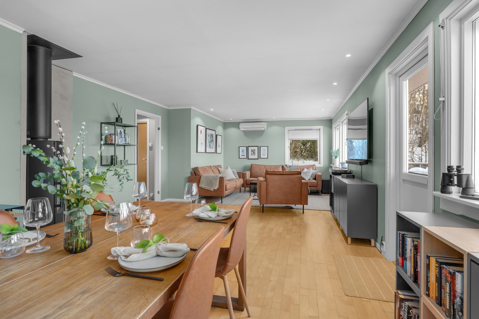 Åpen og romslig stue med god planløsning Galleribilde