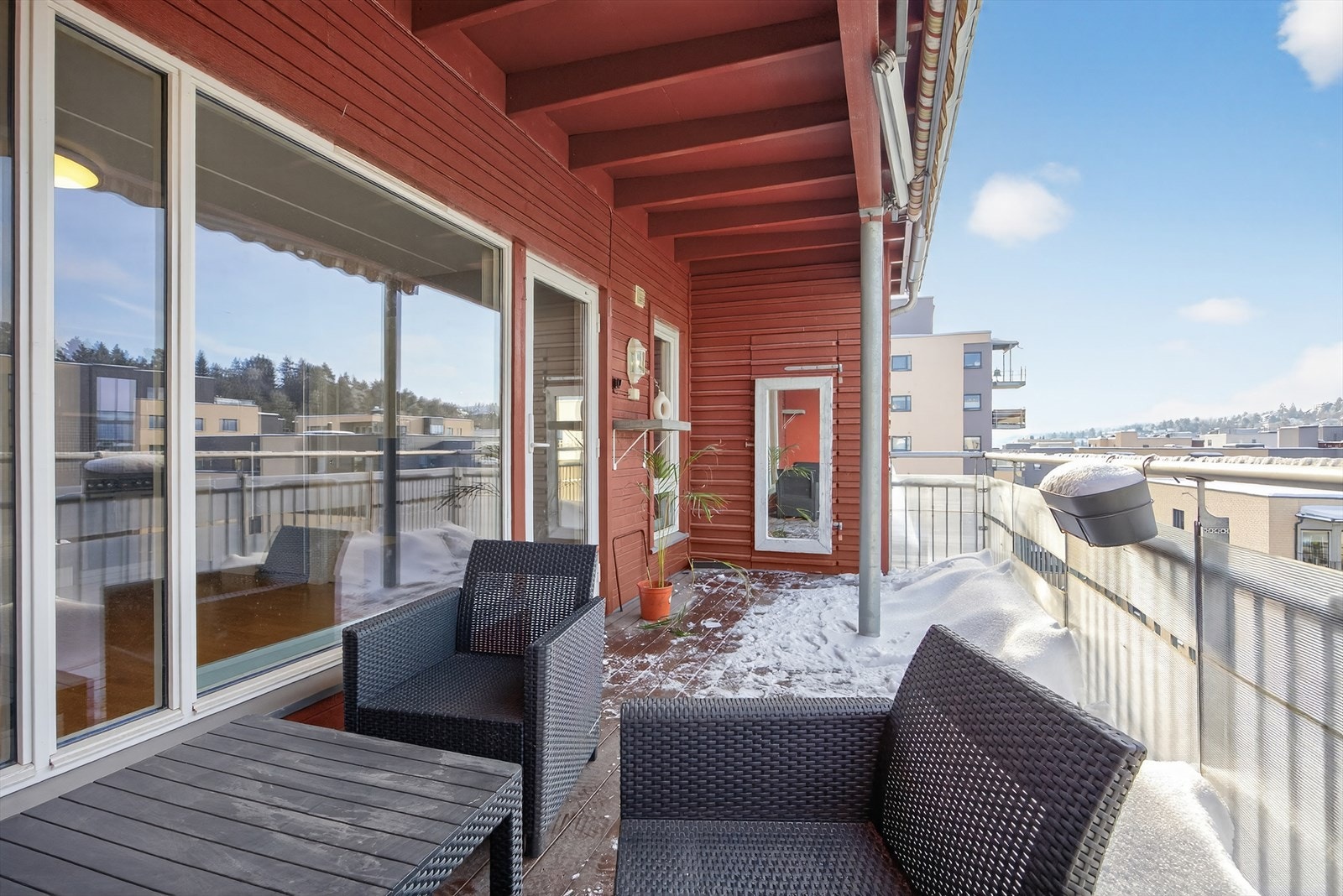 Stor og romslig balkong med svært gode møbleringsmuligheter. Galleribilde