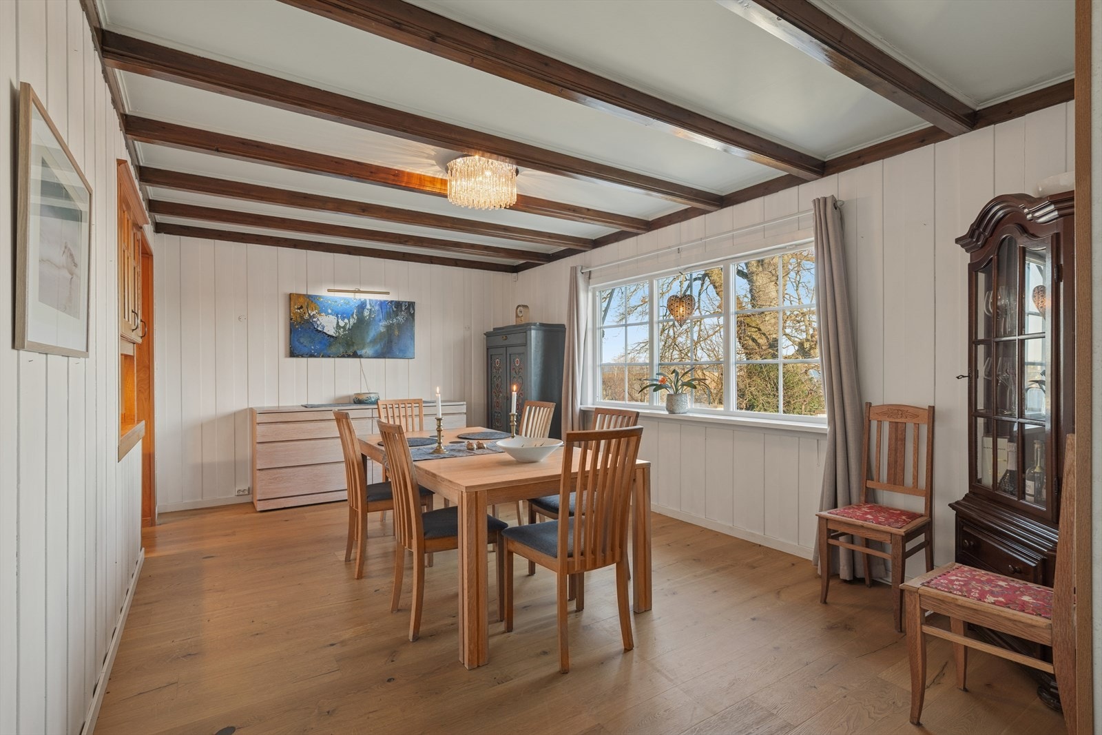 Her er det god plass til langbord og gjester Galleribilde