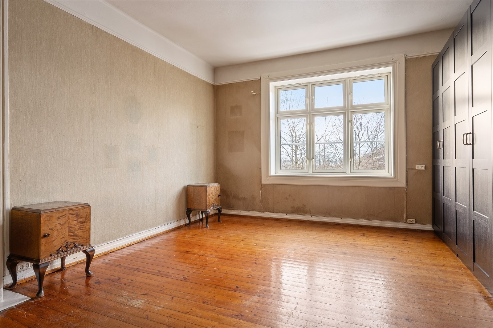 Soverommet er av god størrelse og har rikelig med plass til alt en skulle trenge. I dag er det er stort garderobeskap plassert for ekstra oppbevaring. Galleribilde