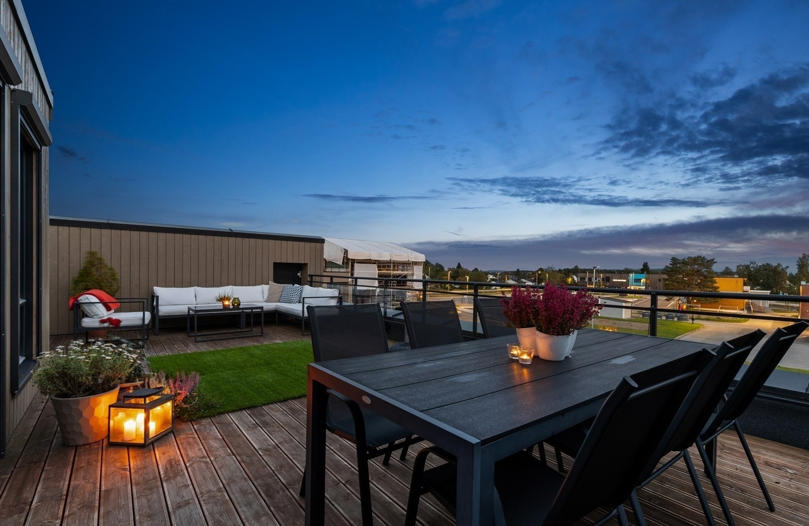 Takterrassen på sommertid. Her kan du virkelig nyte sommersolen for fullt. Galleribilde