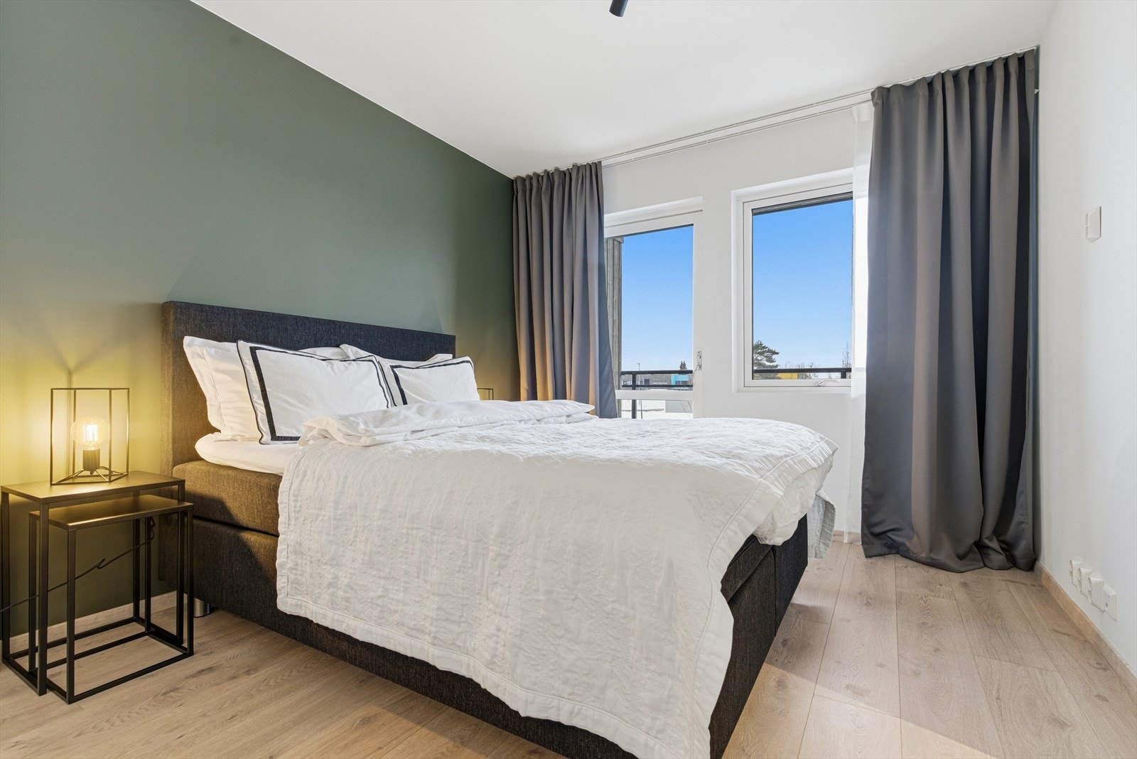 Fra hovedsoverommet er det også adkomst til en herlig balkong. Galleribilde