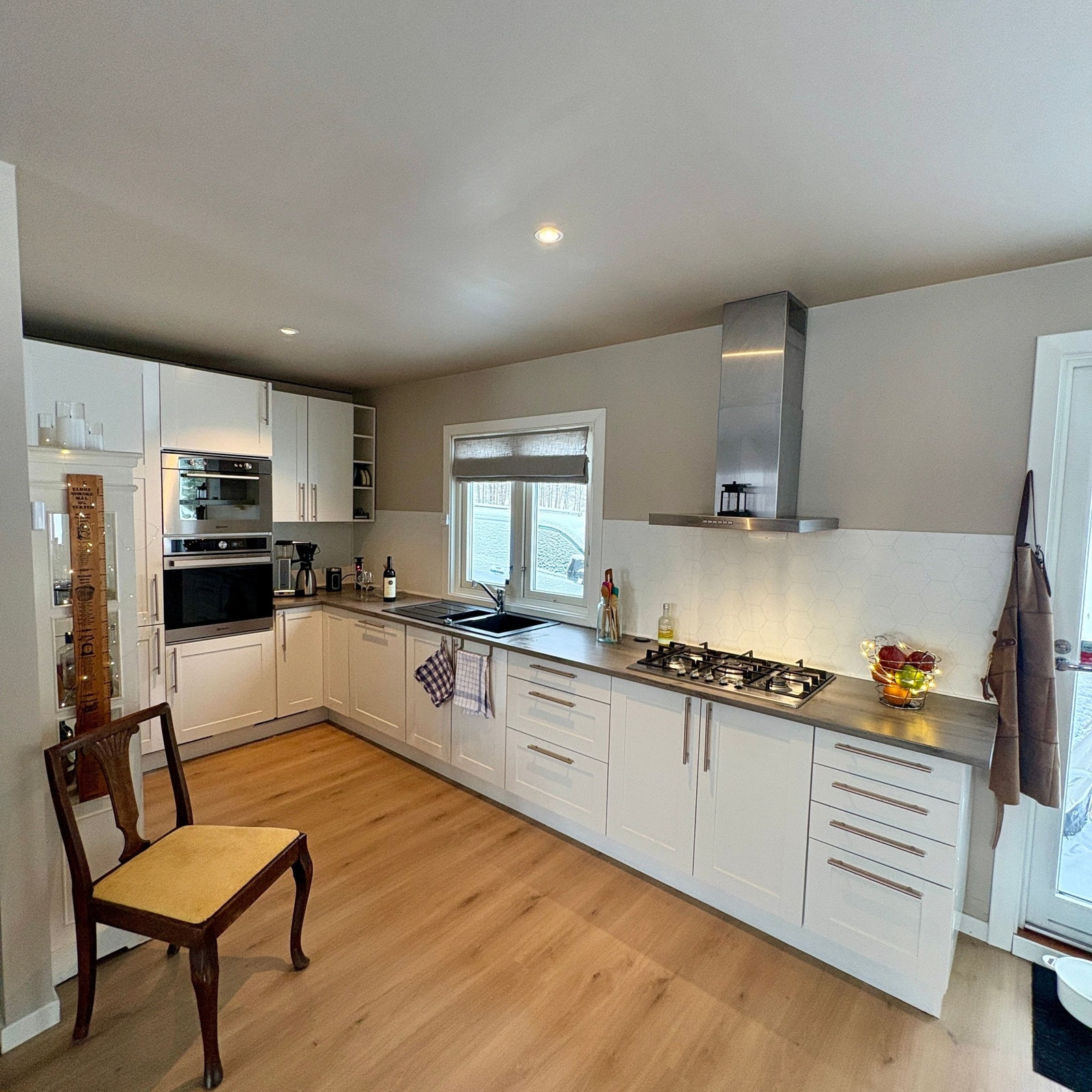 Innbydende kjøkken Galleribilde