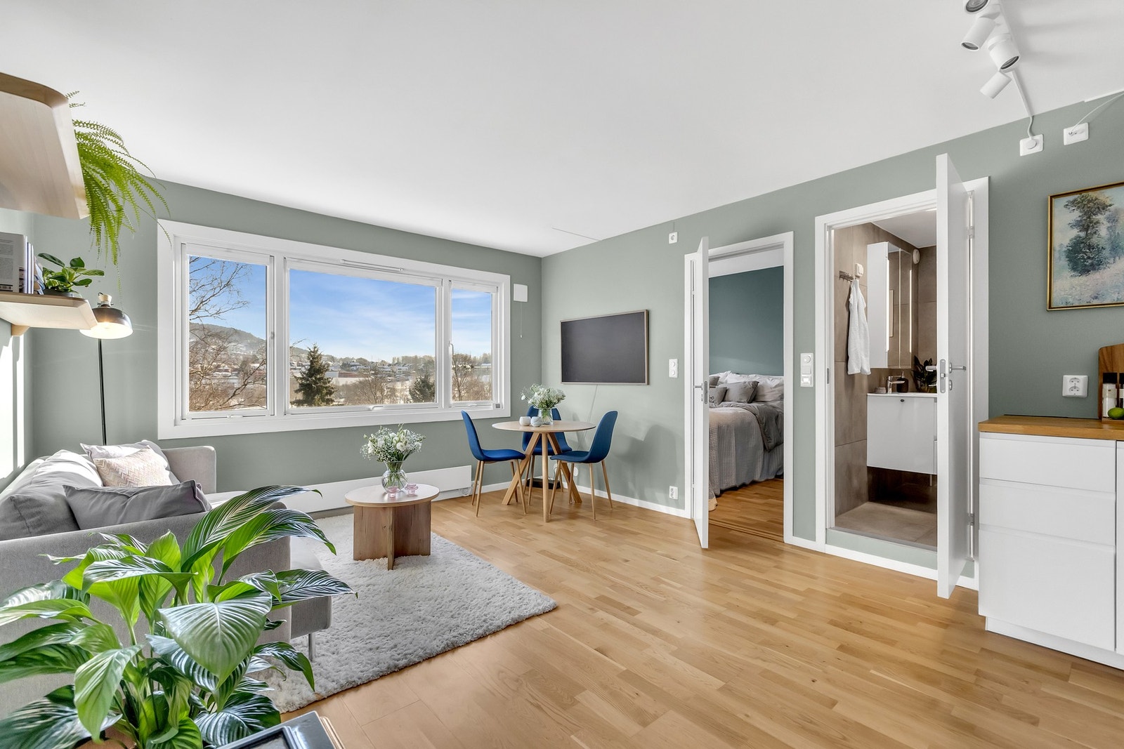 Liv Else Mikkelsen i Eiendomsmeglerne har fått den glede å presentere denne nydelige leiligheten som er betydelig oppusset i 2020 Galleribilde