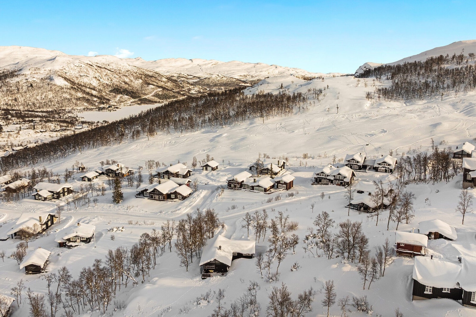 Nydelige Silkedalen ligger også ikke langt fra hytta. Her finner du fine turstier på sommerstid og preparerte langrennsløyper på vinterstid Galleribilde