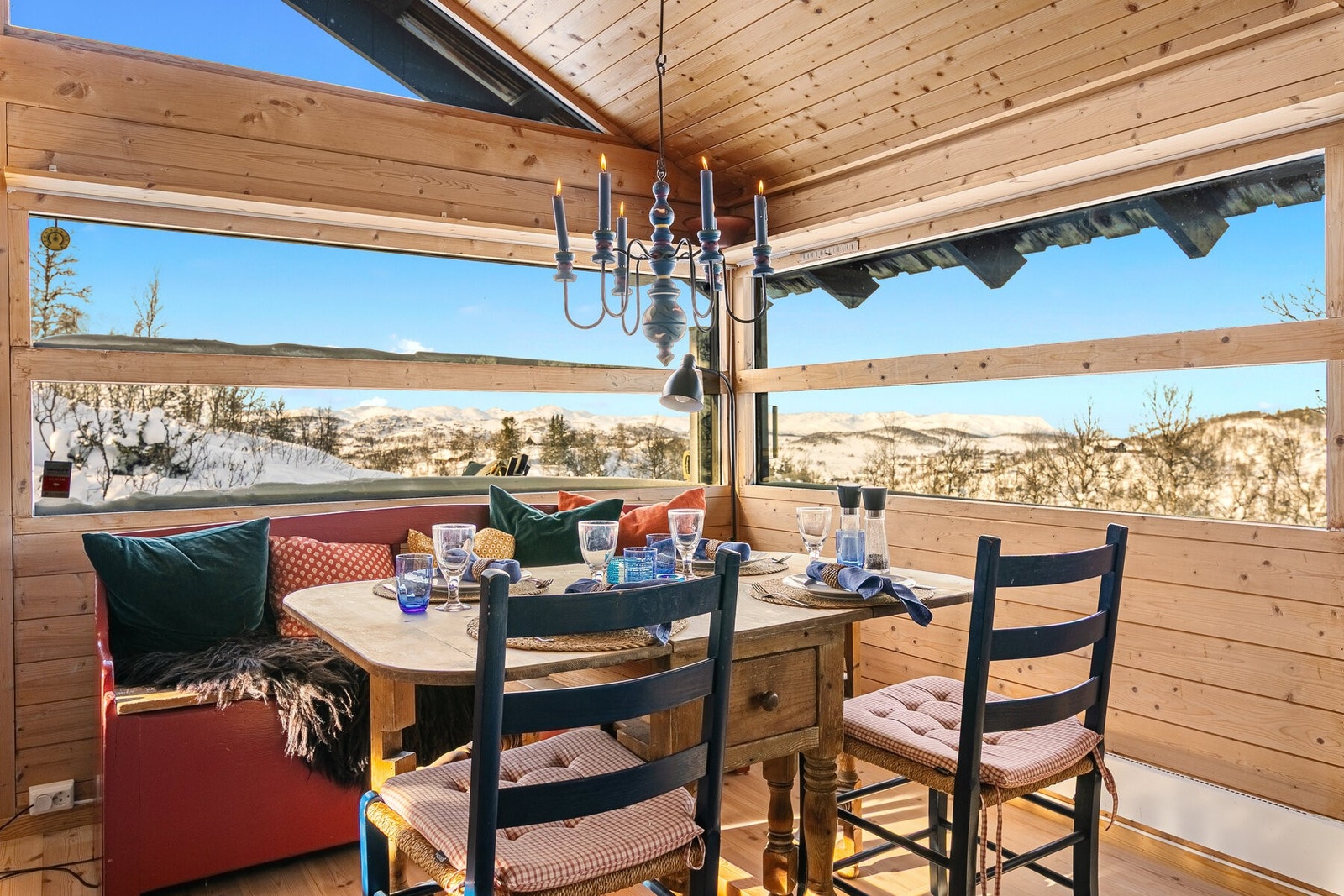 En svært trivelig hytte beliggende i et av Raulands mest populære områder på Vierli Galleribilde