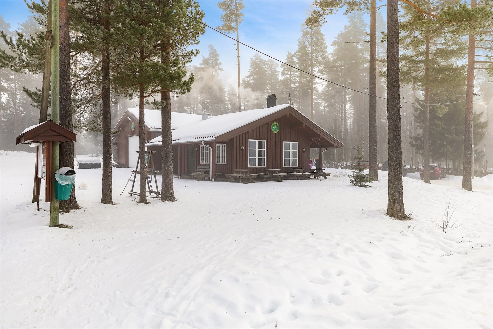 Nærheten til marka med bl.a skihytta er en av de tingene som gjør Leisund til et populært hjemsted for familier Galleribilde