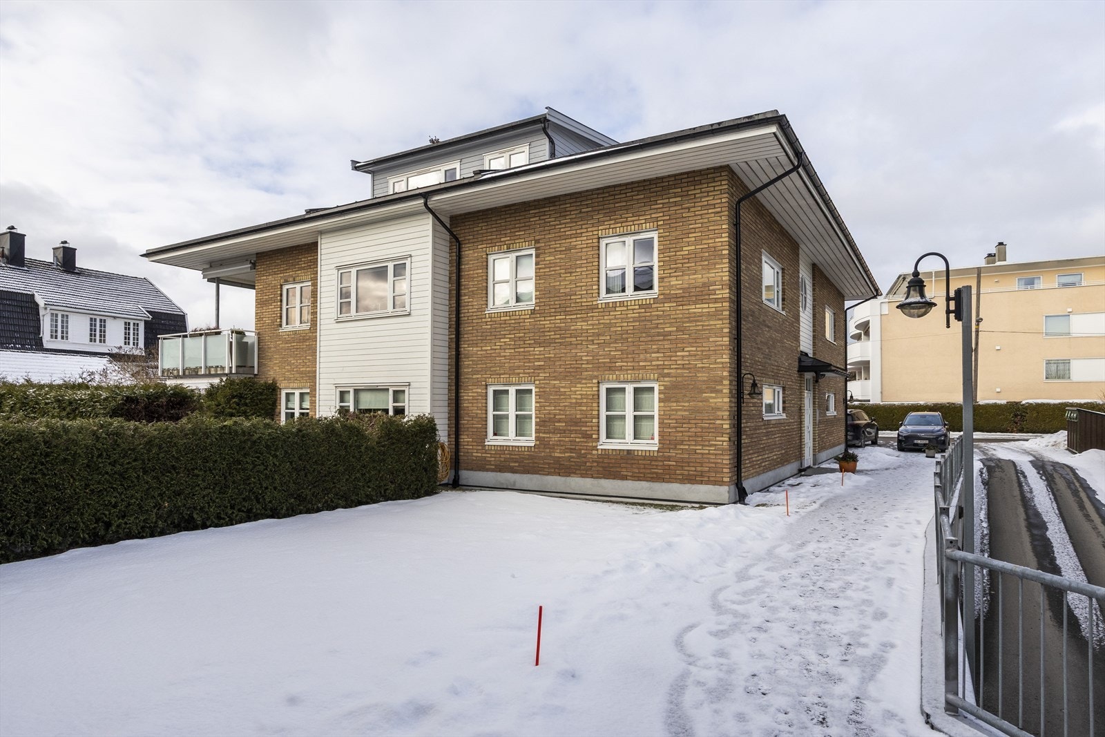 Området fremstår rolig og familievennlig, med nærhet til parker og friarealer. Galleribilde