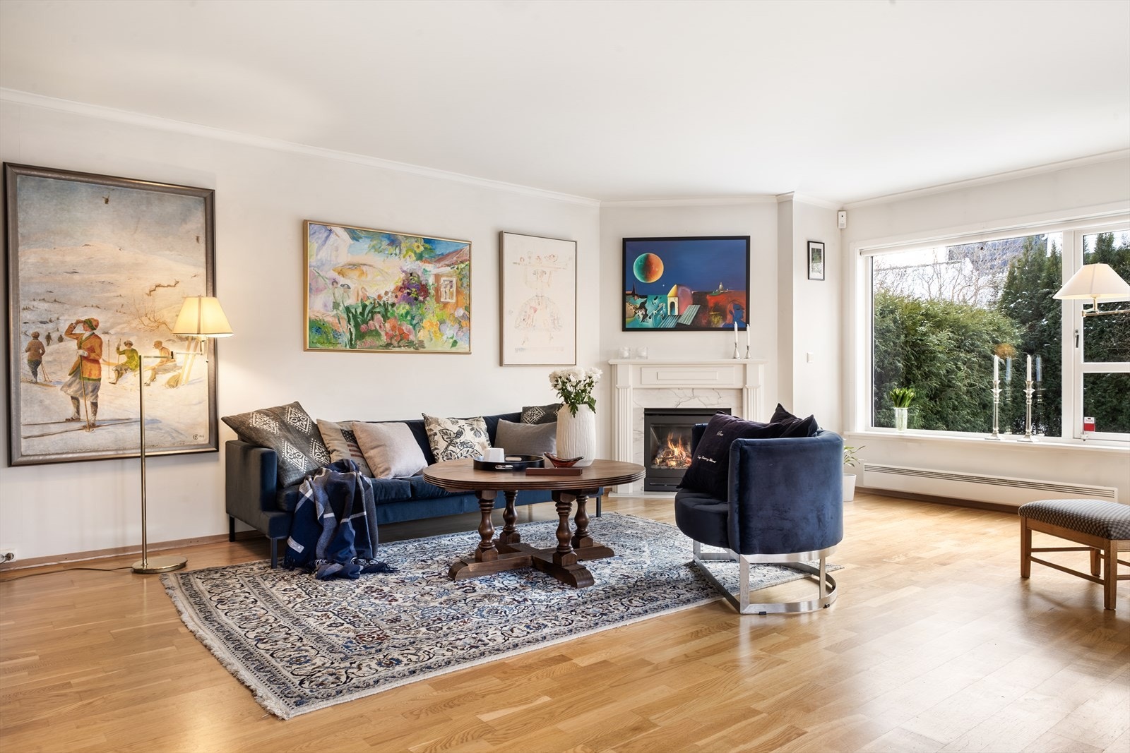 Oppholdsrommet har en åpen og luftig atmosfære. Galleribilde