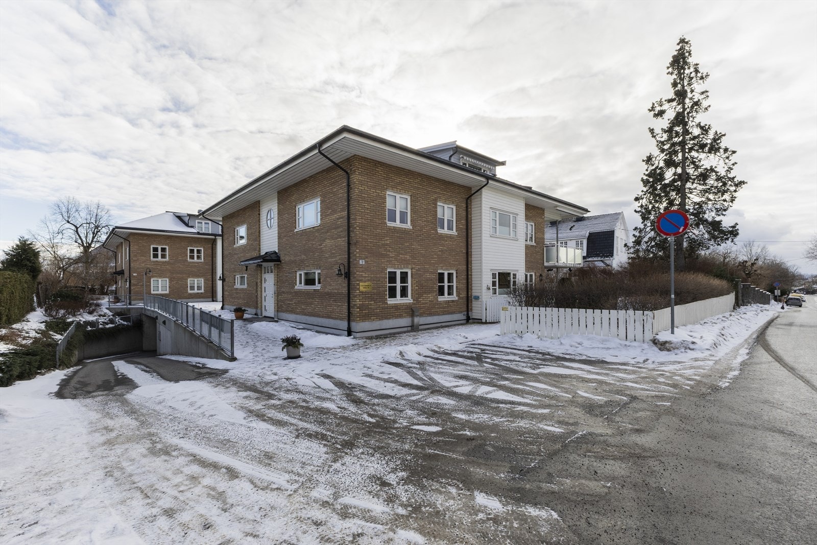 Sameiet har to gjesteparkeringsplasser. Galleribilde