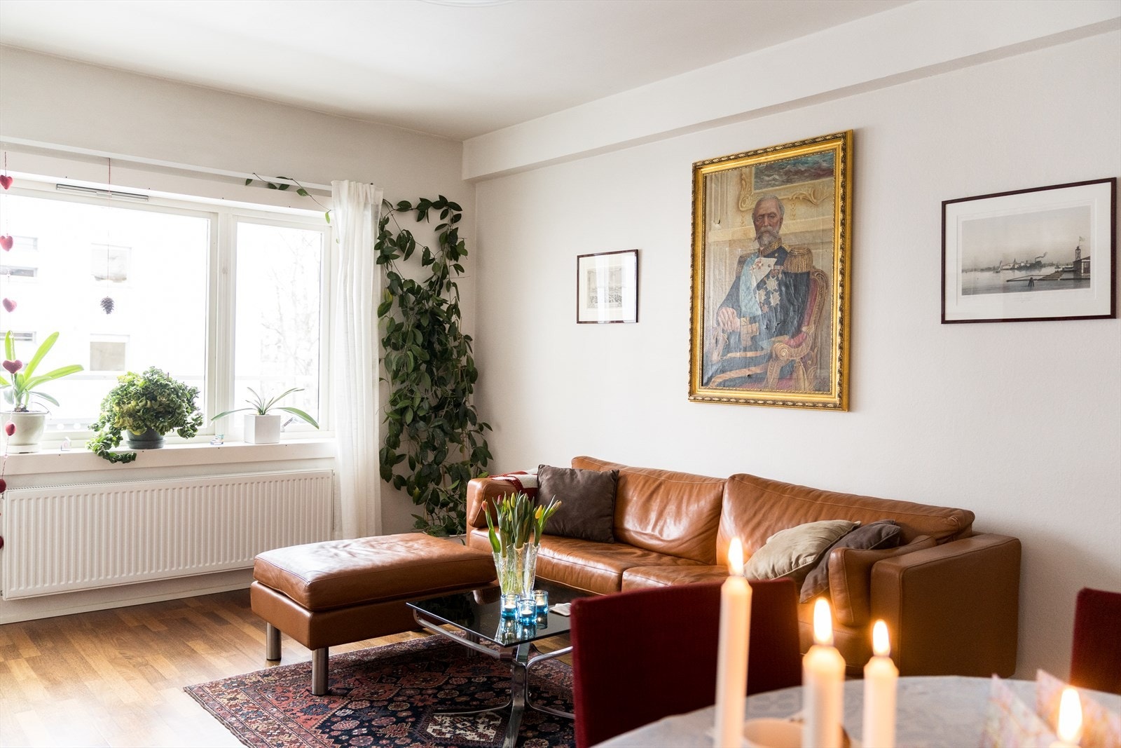 Den generøse takhøyden på 2,65 meter bidrar til en åpen og luftig atmosfære. Galleribilde