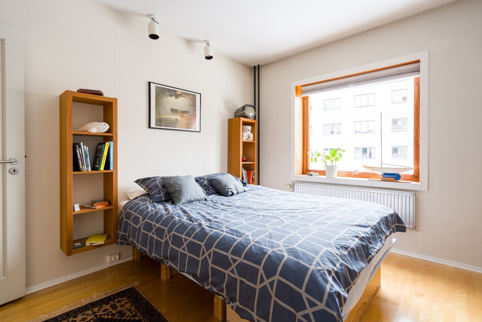 Hovedsoverommet har god plass til dobbeltseng og tilhørende møblement. Galleribilde