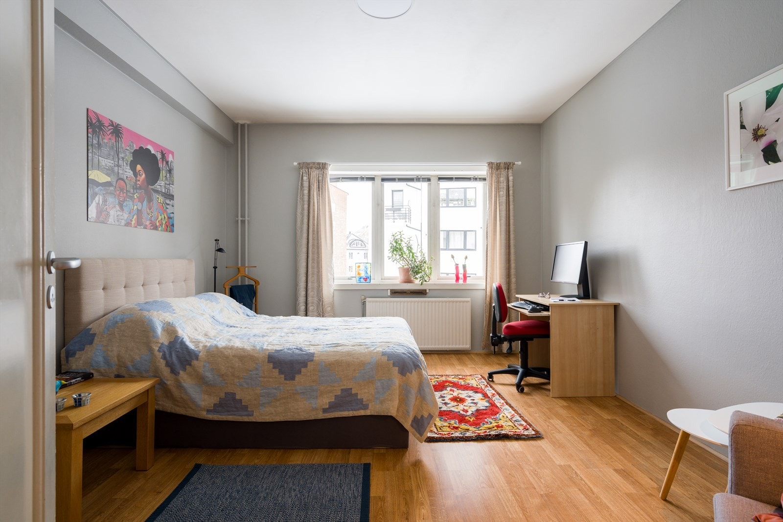 Det andre soverommet er også av god størrelse. Like ideelt som, hovedsoverom, barnerom, gjesterom eller kontor. Alt etter eget behov. Galleribilde