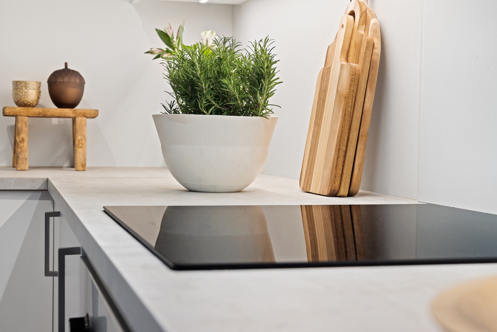 Kjøkkeninnredning fra Sigdal kjøkken med integrerte hvitevarer fra Siemens Galleribilde