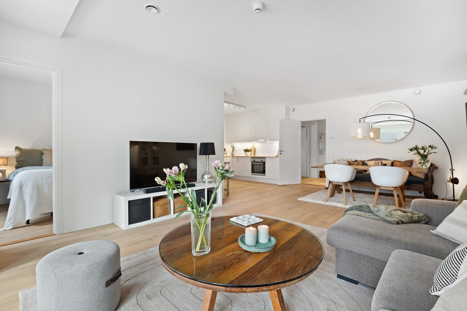 Her er det lunt og behagelig i et topp moderne og energieffektivt bygg. Leiligheten har balansert ventilasjon og vannbåren gulvvarme tilknyttet fjernvarmeanlegg. Galleribilde