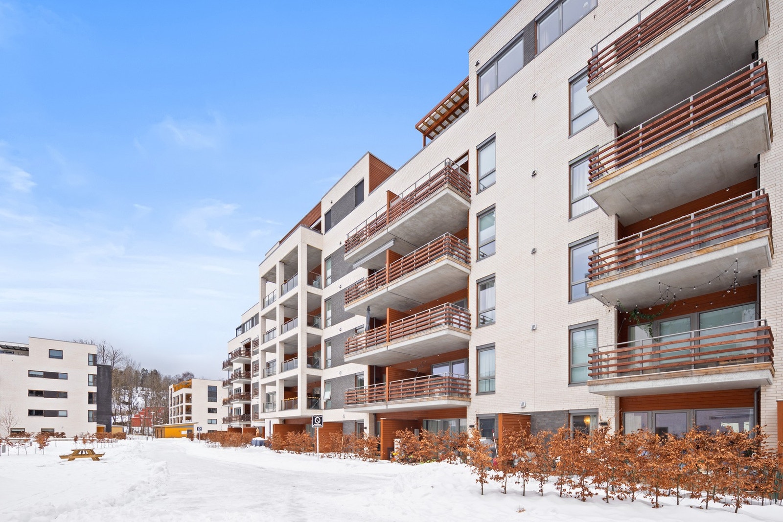 Lekker 3-roms leilighet med god beliggenhet i 1. etasje i et nytt, moderne bygg fra 2023. Galleribilde