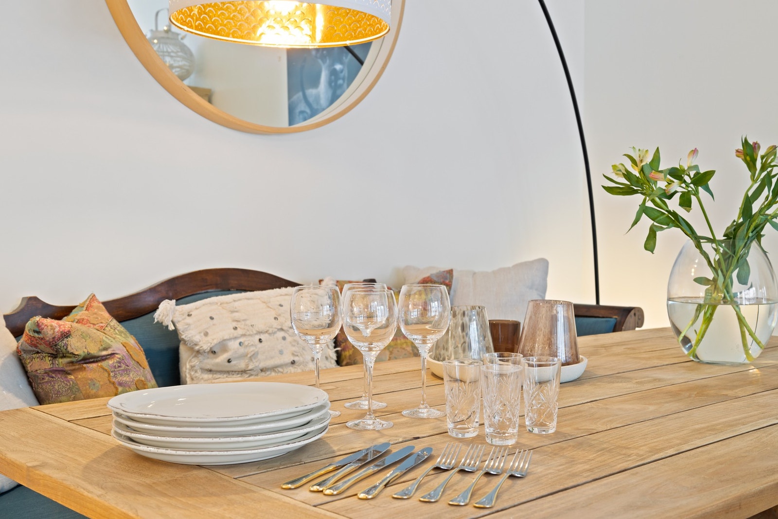 Fin plass til spisestuebord i tilknytning til kjøkkenet Galleribilde