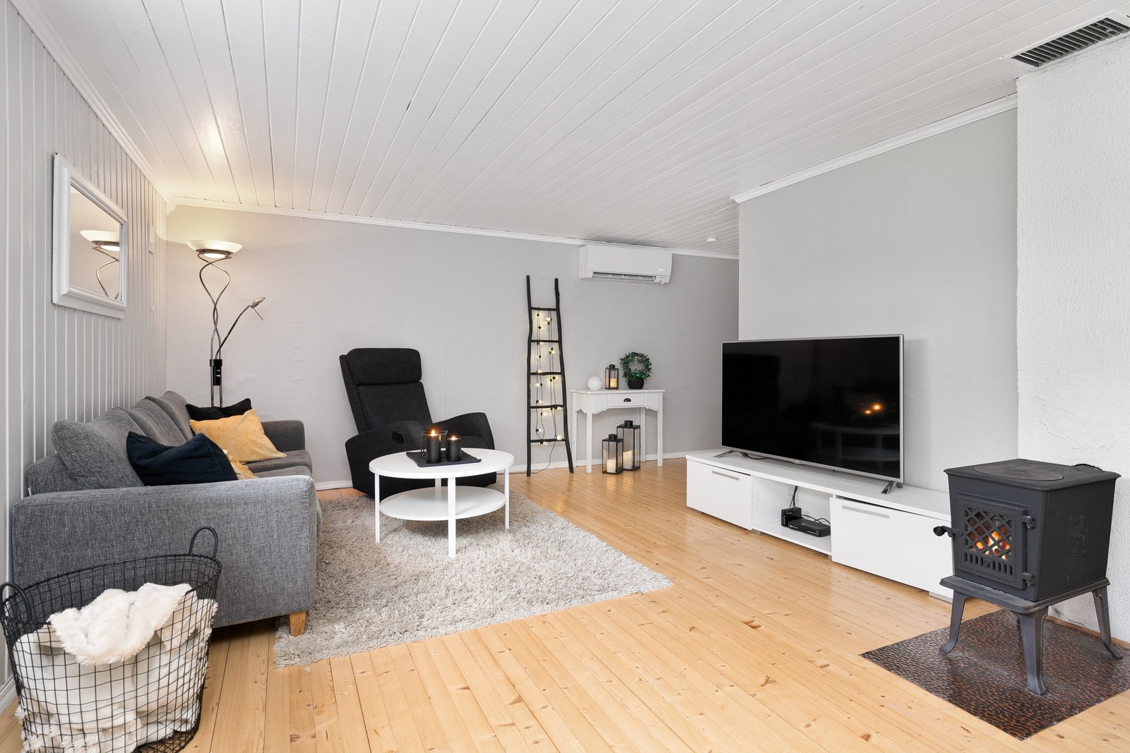 Rom i underetasje brukt som kjellerstue (ikke omsøkt og godkjent). Foto: Espen A. Istad / STUDIO ISTAD Galleribilde