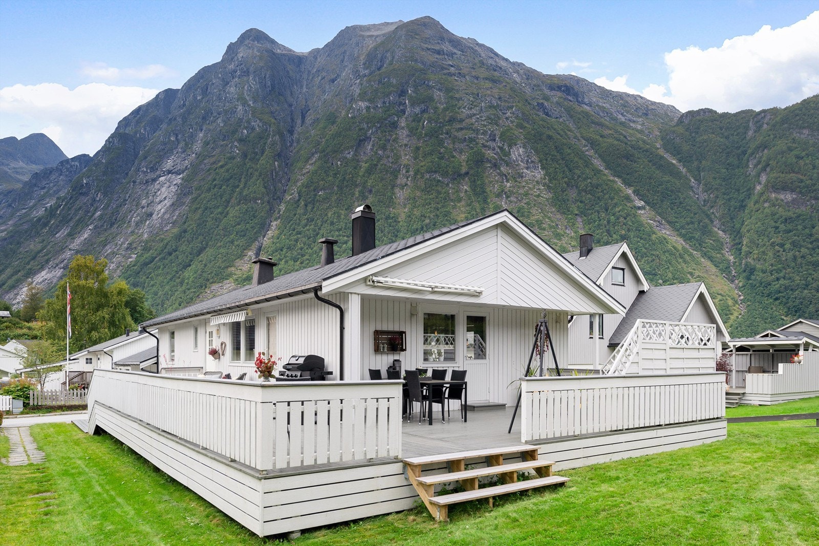 Boligen har en romslig veranda. Foto: Espen A. Istad / STUDIO ISTAD Galleribilde