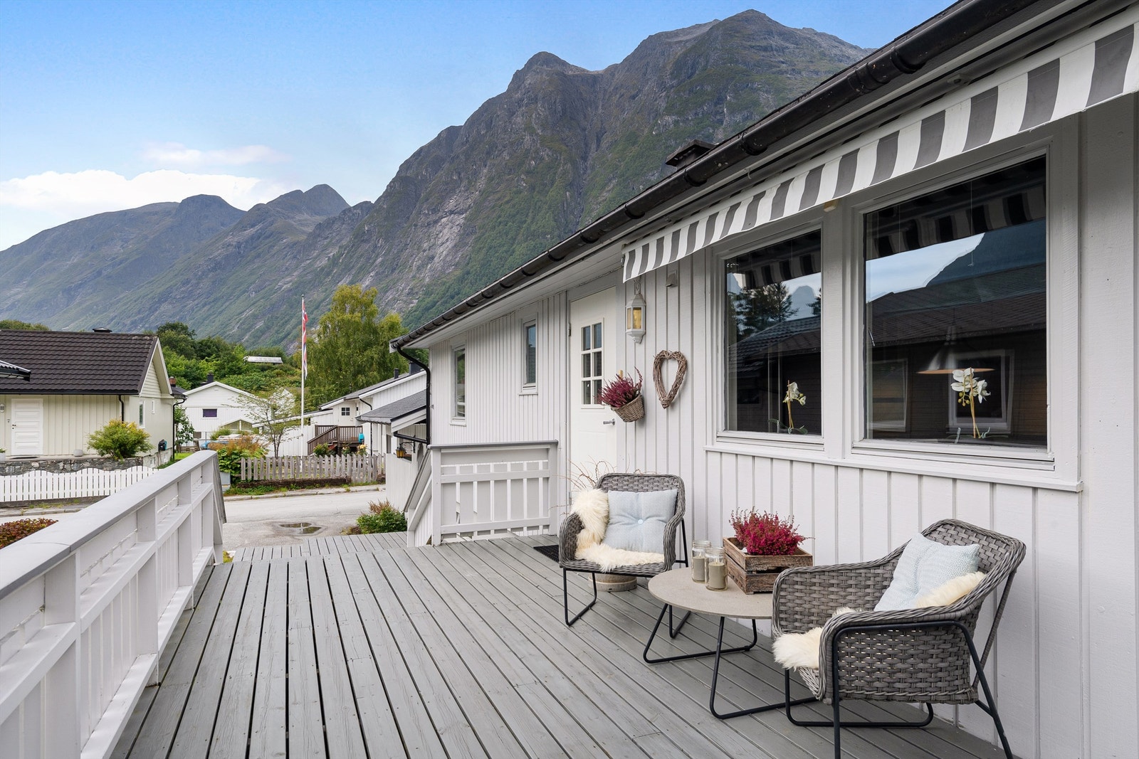 Veranda ved inngang. Foto: Espen A. Istad / STUDIO ISTAD Galleribilde