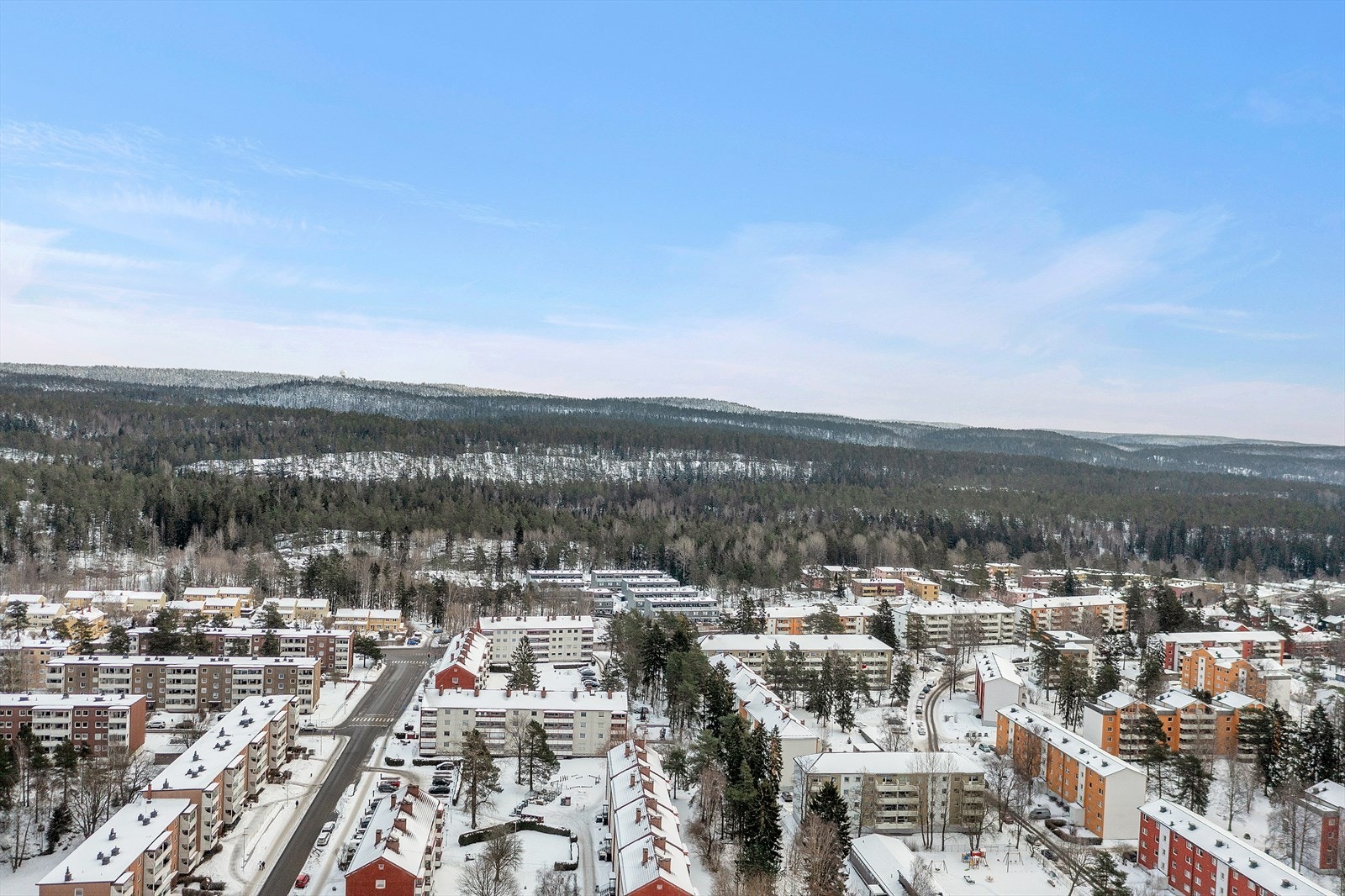 Kollektivtilbudet er godt, med bussholdeplassen Vetlandsveien kun ett minutt unna. Galleribilde