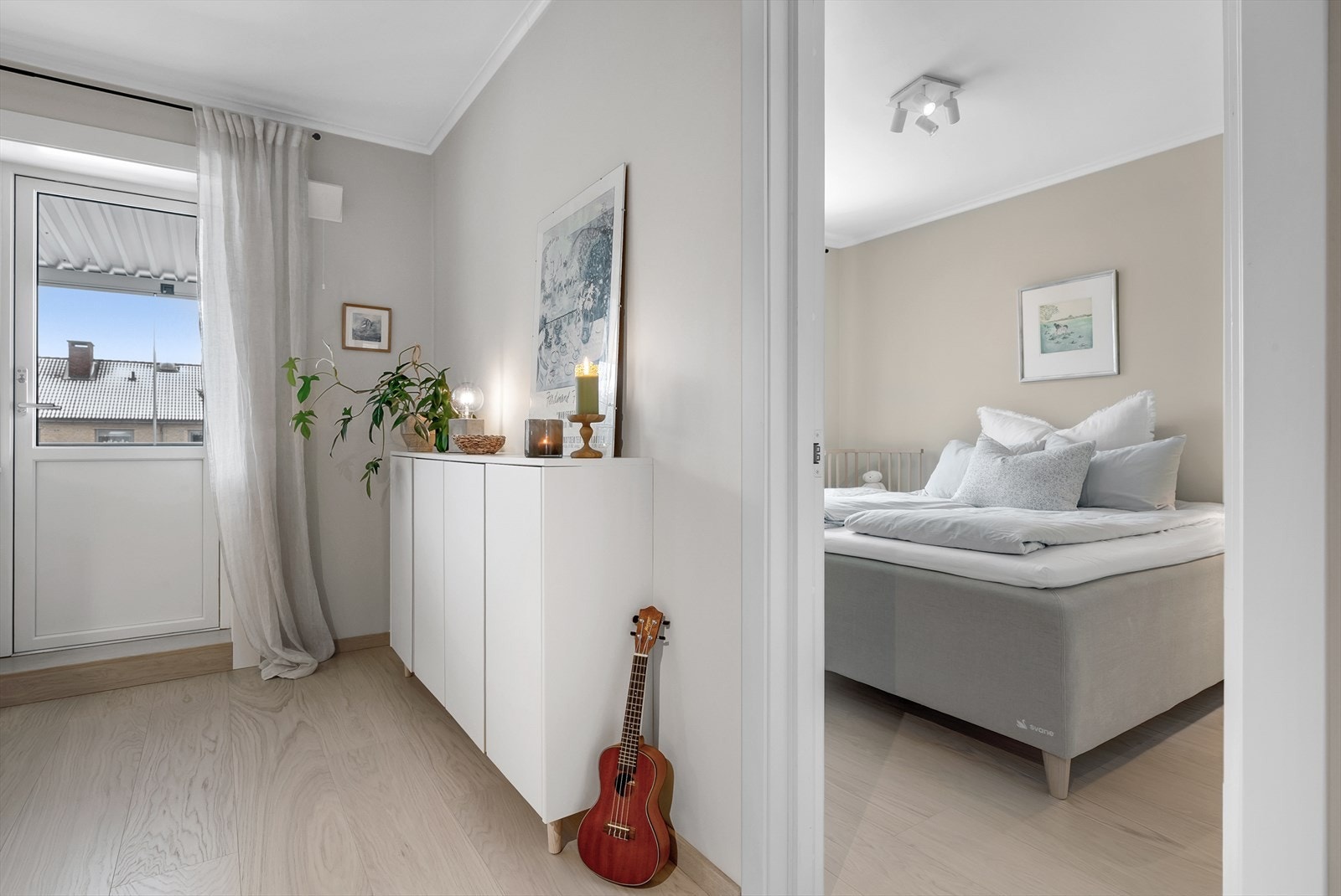 Leiligheten har en gjennomgående planløsning med to gode soverom. Galleribilde