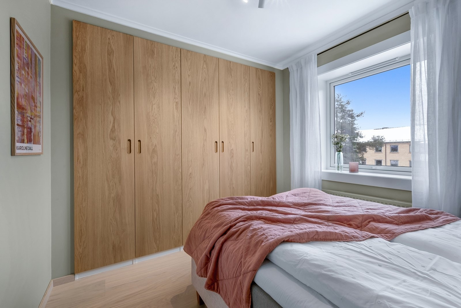 Godt med skapplass i rommet. Galleribilde