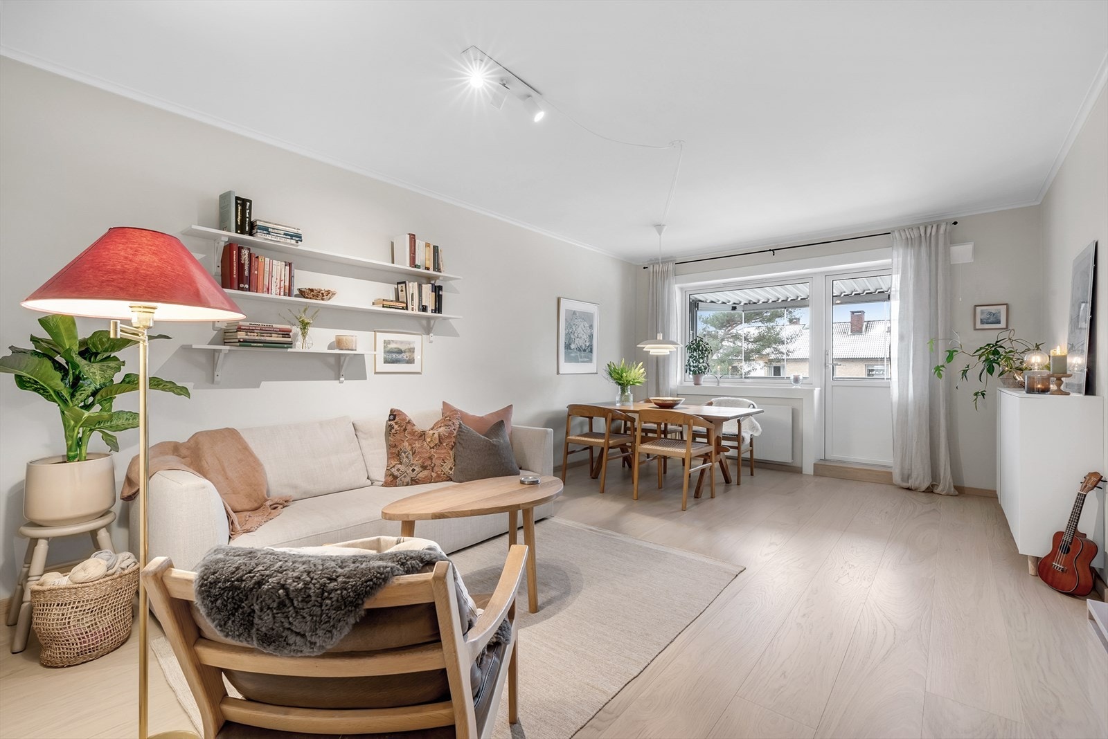 Velkommen til Solbergliveien 91B presentert av Asbjørn Gjerde i EiendomsMegler1 avd: Bøler- Bilder tatt av H5 property ved Asmundur Galleribilde