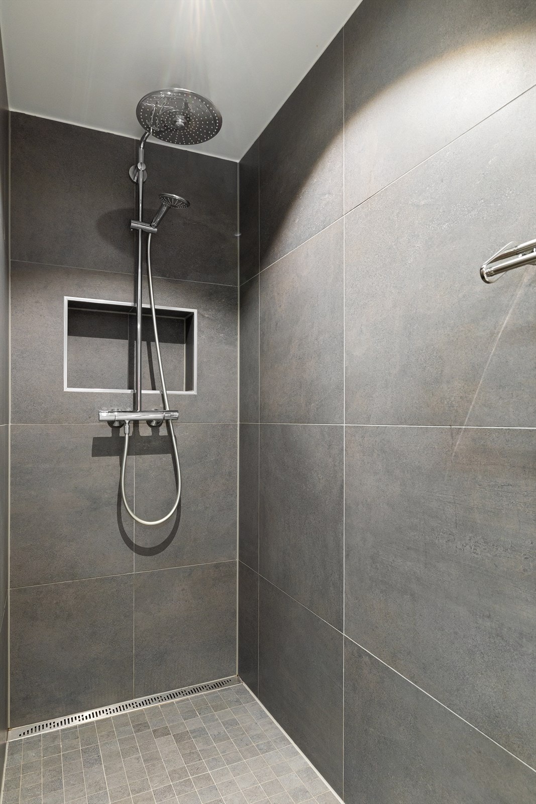 Regn- og hånddusj. Galleribilde