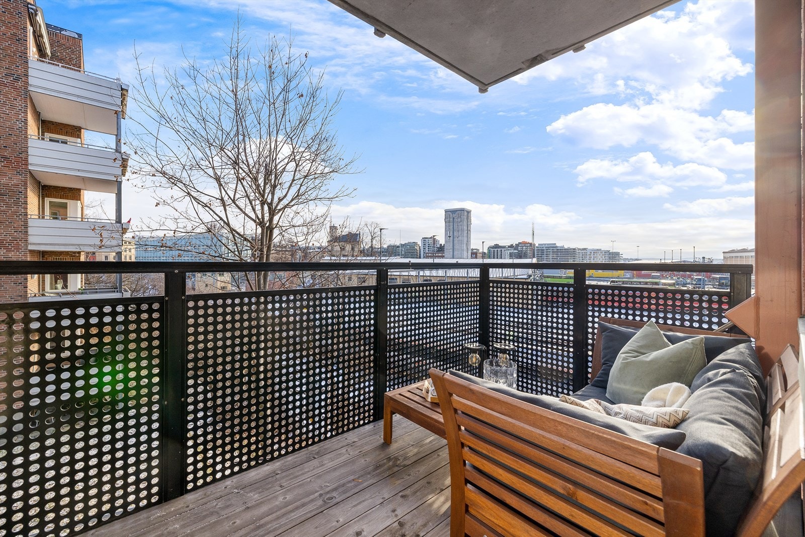 Utgang fra stue til østvendt balkong på ca. 7 kvm. Galleribilde