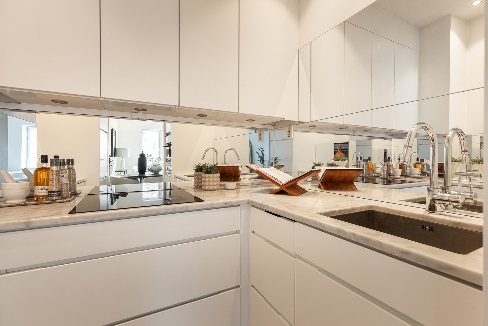 Delikat KVIK kjøkken med hvitevarer fra Siemenes. Galleribilde