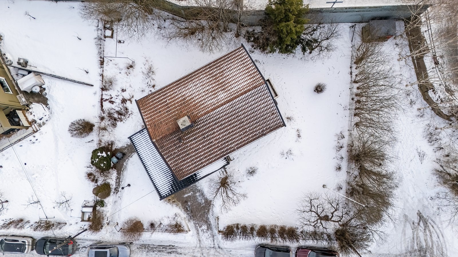 Oversiktsbilde viser husets plassering på tomten. Galleribilde