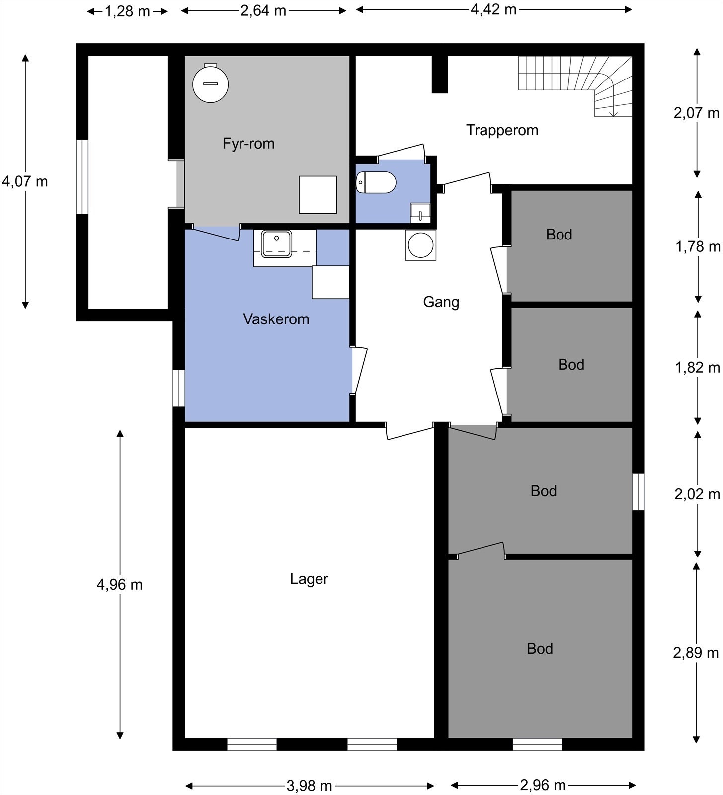 Kjelleretasjen inneholder trapperom, toalettrom, gang, vaskerom, fyr-rom, lager og 4 boder. Galleribilde