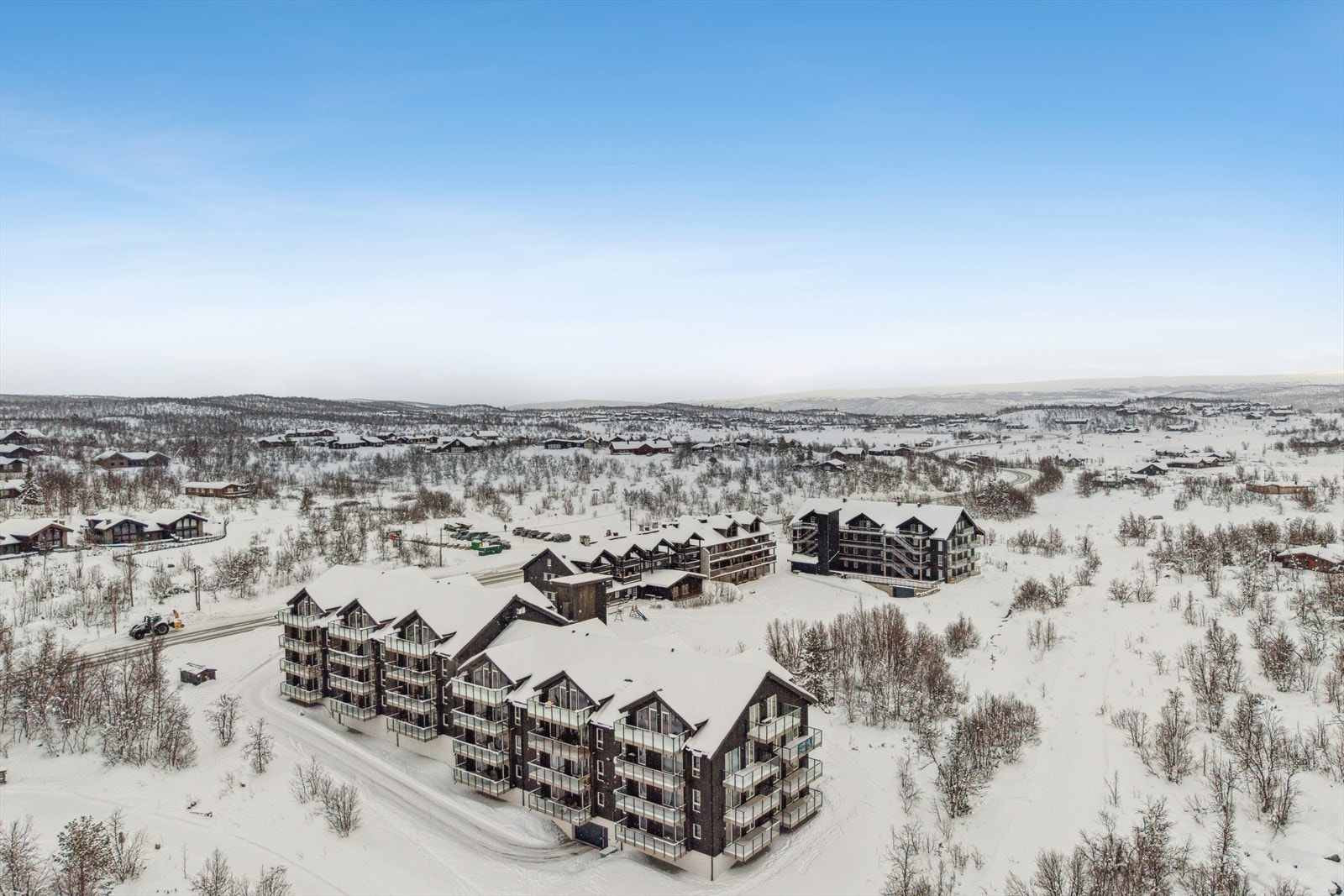 Garasje i felles garasjenanlegg, og heisadkomst til leiligheten. Alt for en behagelig helg på fjellet. Galleribilde