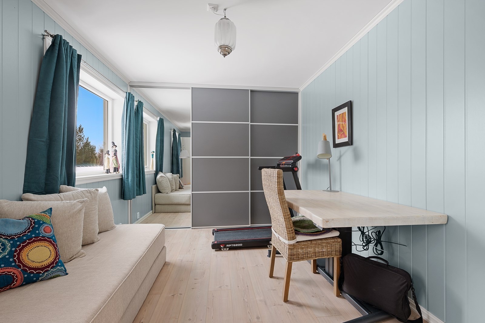 Garderobeskap medfølger Galleribilde