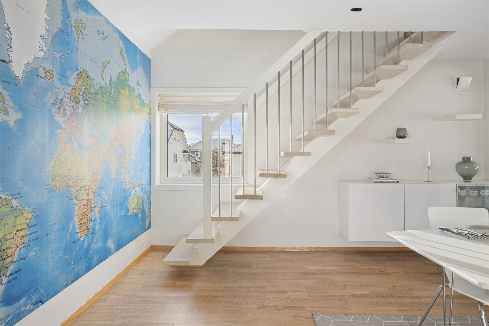 Flott trapp opp til loft. Galleribilde