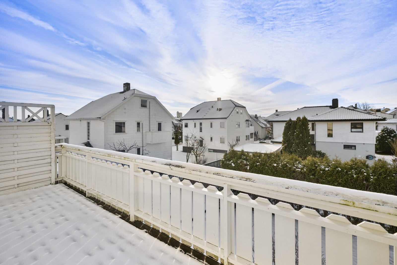 Lun, sørvendt balkong med gode solforhold. Galleribilde