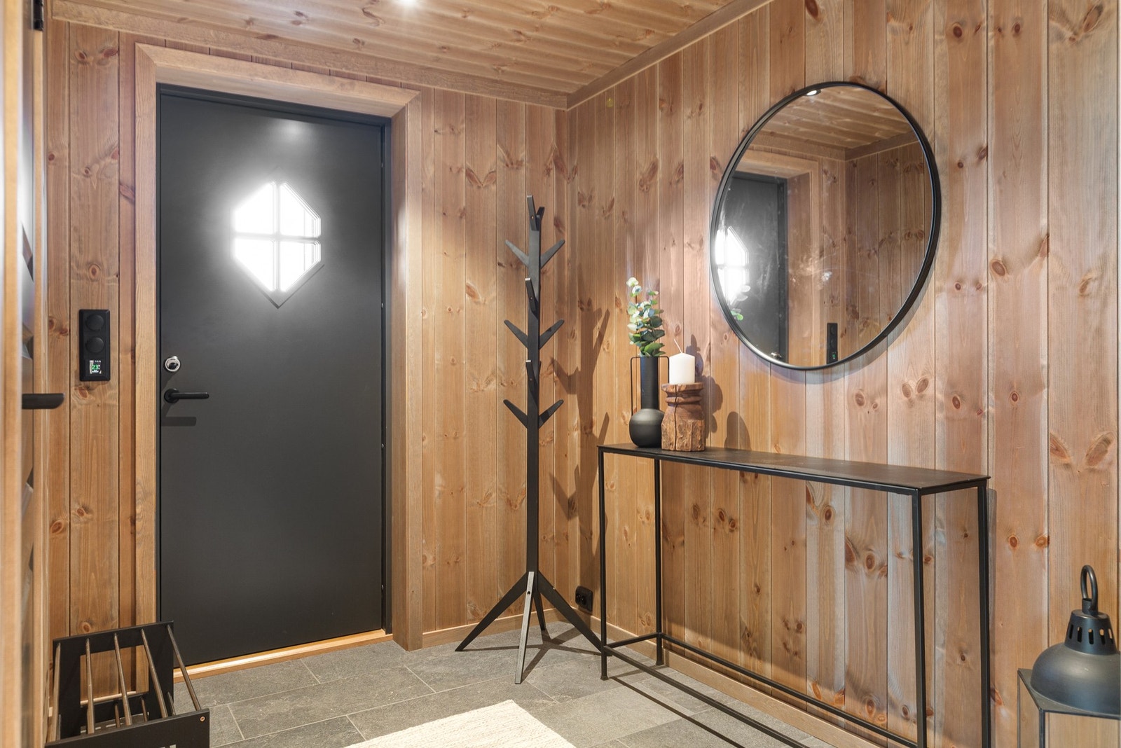 Gang med plass til å henge fra seg yttertøy Galleribilde