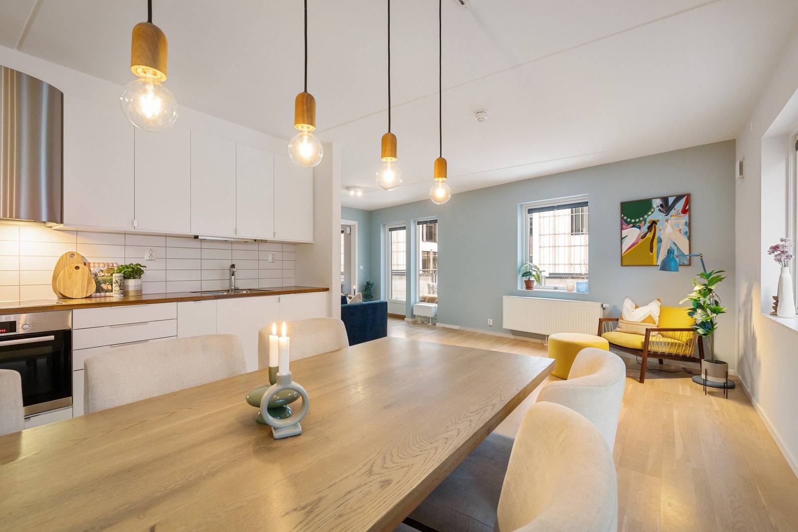 Vi vender blikket mot leilighetens stuedel. Galleribilde