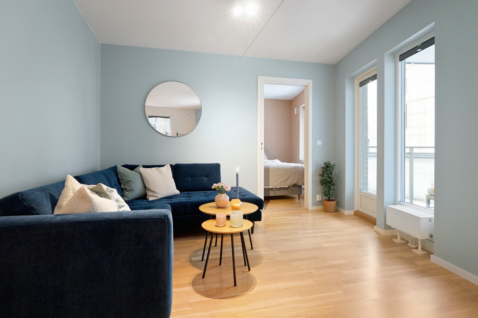 Stuen inviterer til en skikkelig sofakrok, med god plass til hjørnesofa. Galleribilde