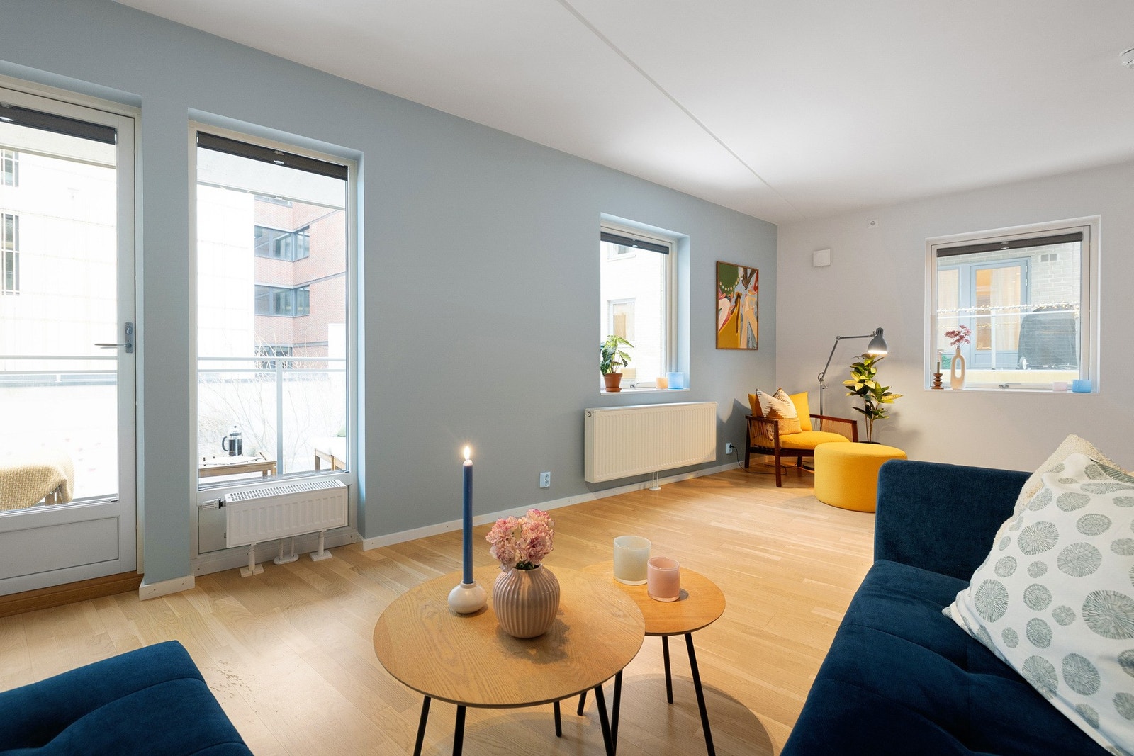 Fra stuen er det utgang til balkong. Galleribilde