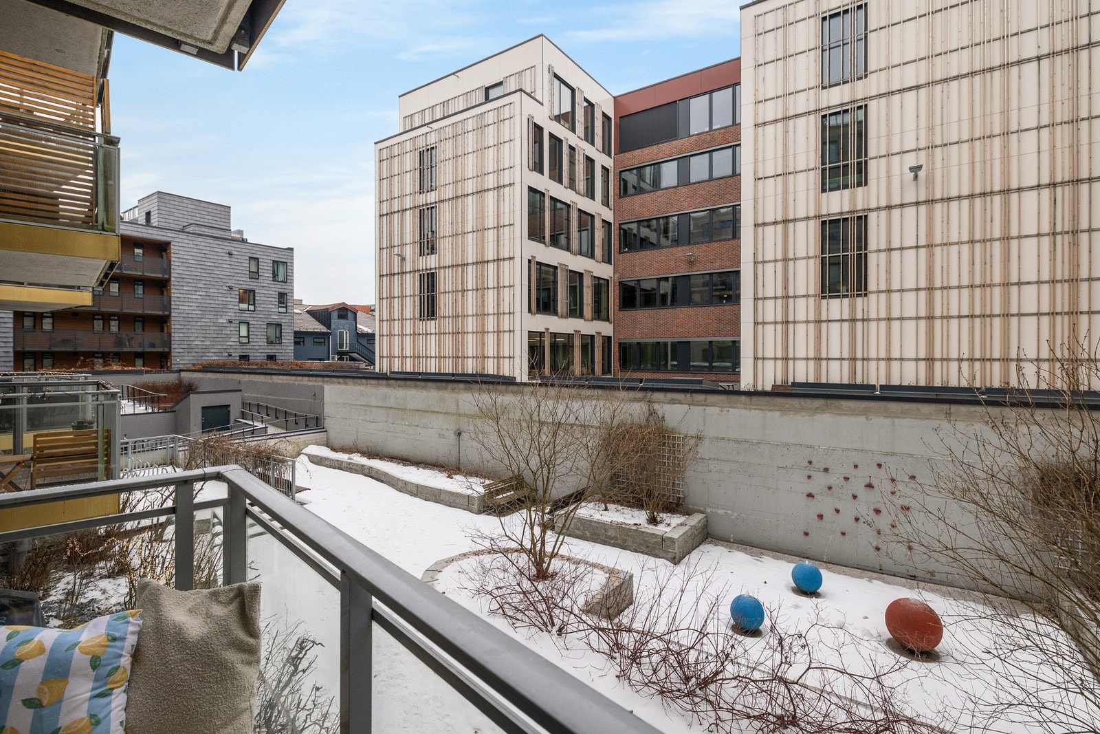 Her kan du nyte solen fra ca. kl. 15.30 - 18.30 på sommeren. Galleribilde