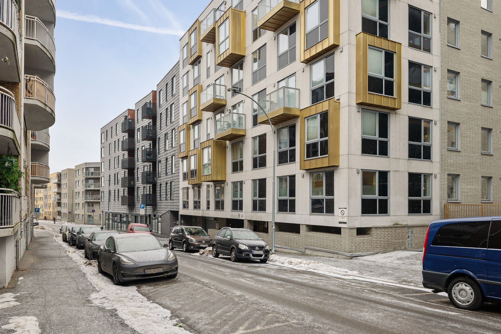 Beliggenheten er ypperlig med umiddelbar nærhet til yrende byliv og flotte grøntområder, samtidig som du ligger skjermet til. Galleribilde