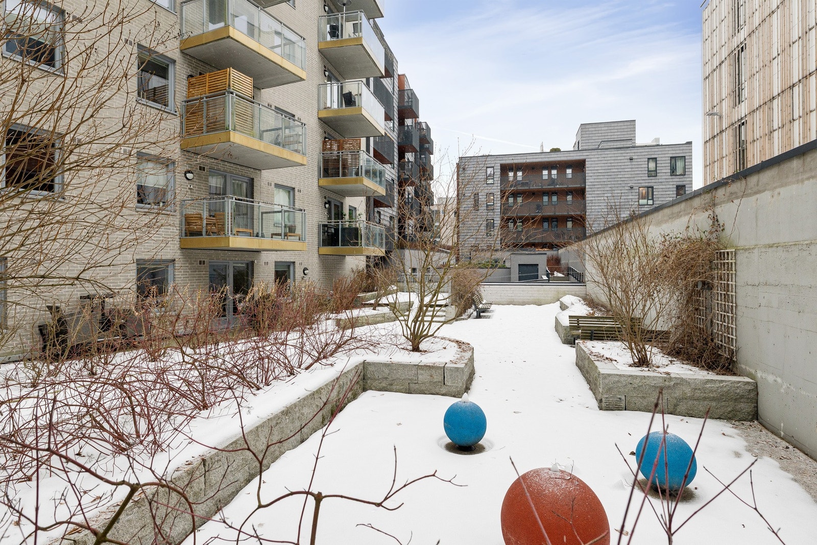 Sameiets bakgård er pent opparbeidet. Galleribilde